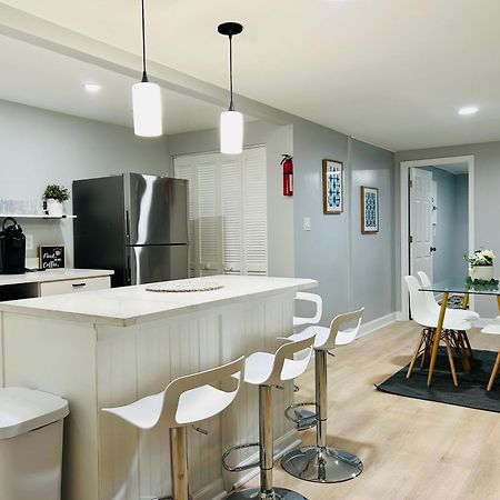 Comfy Lower Lvl Apt With Jetted Tub Near Uptown And Unc 샬럿 외부 사진