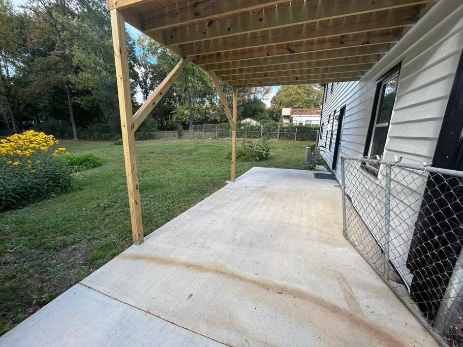 Comfy Lower Lvl Apt With Jetted Tub Near Uptown And Unc 샬럿 외부 사진