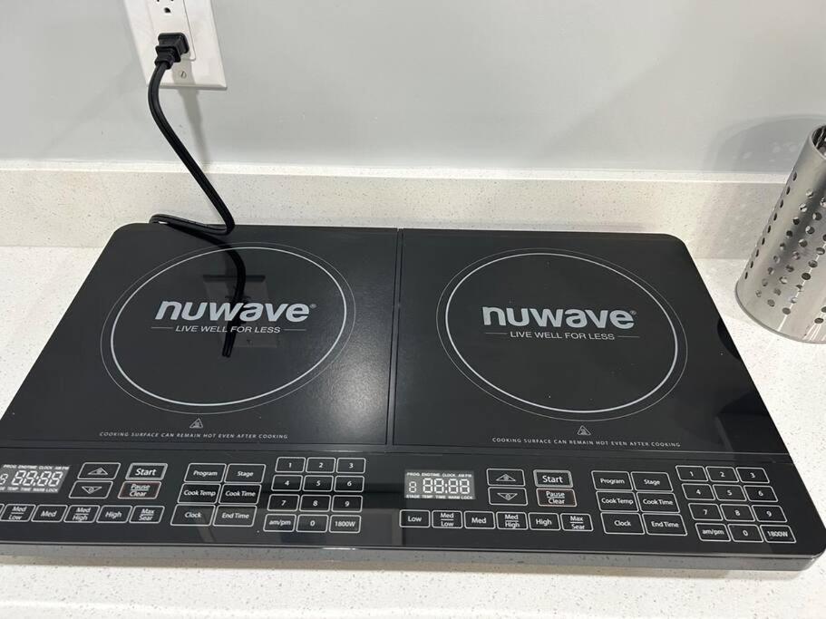 Comfy Lower Lvl Apt With Jetted Tub Near Uptown And Unc 샬럿 외부 사진