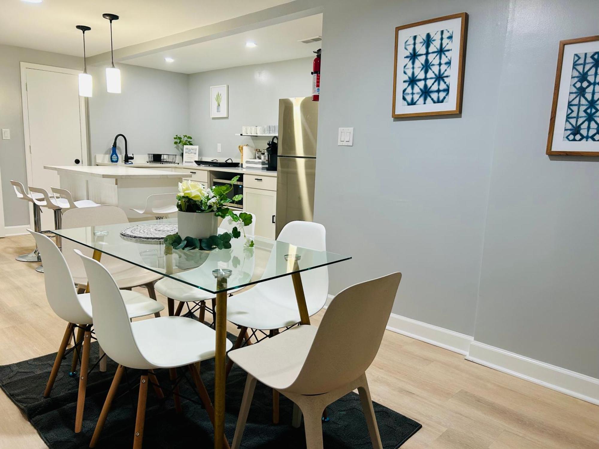 Comfy Lower Lvl Apt With Jetted Tub Near Uptown And Unc 샬럿 외부 사진