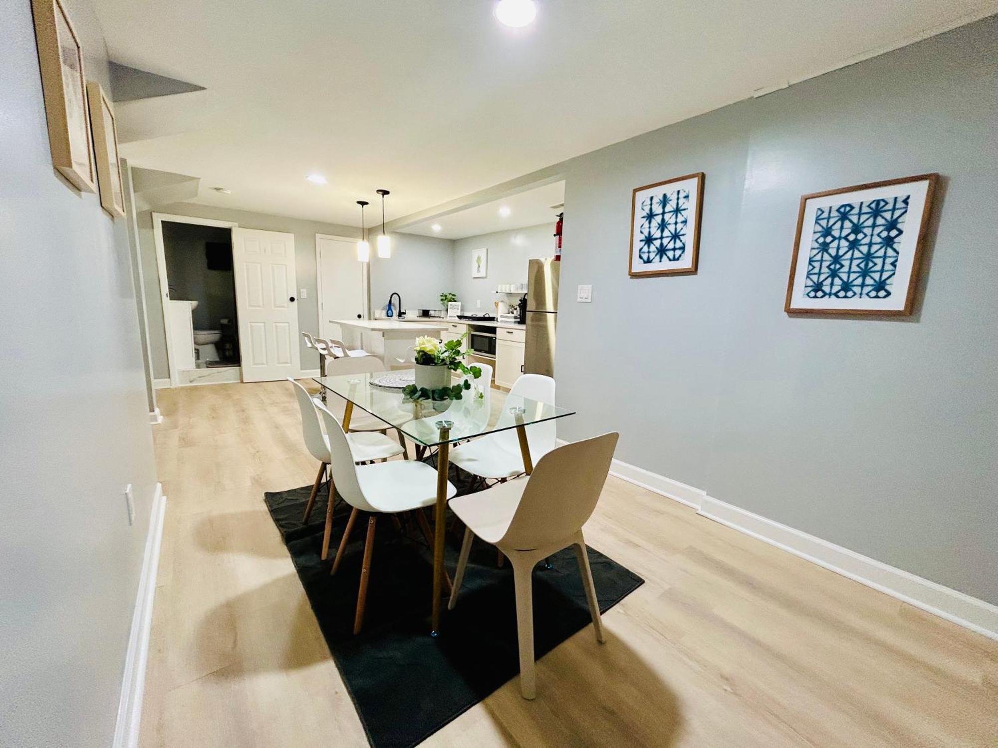 Comfy Lower Lvl Apt With Jetted Tub Near Uptown And Unc 샬럿 외부 사진