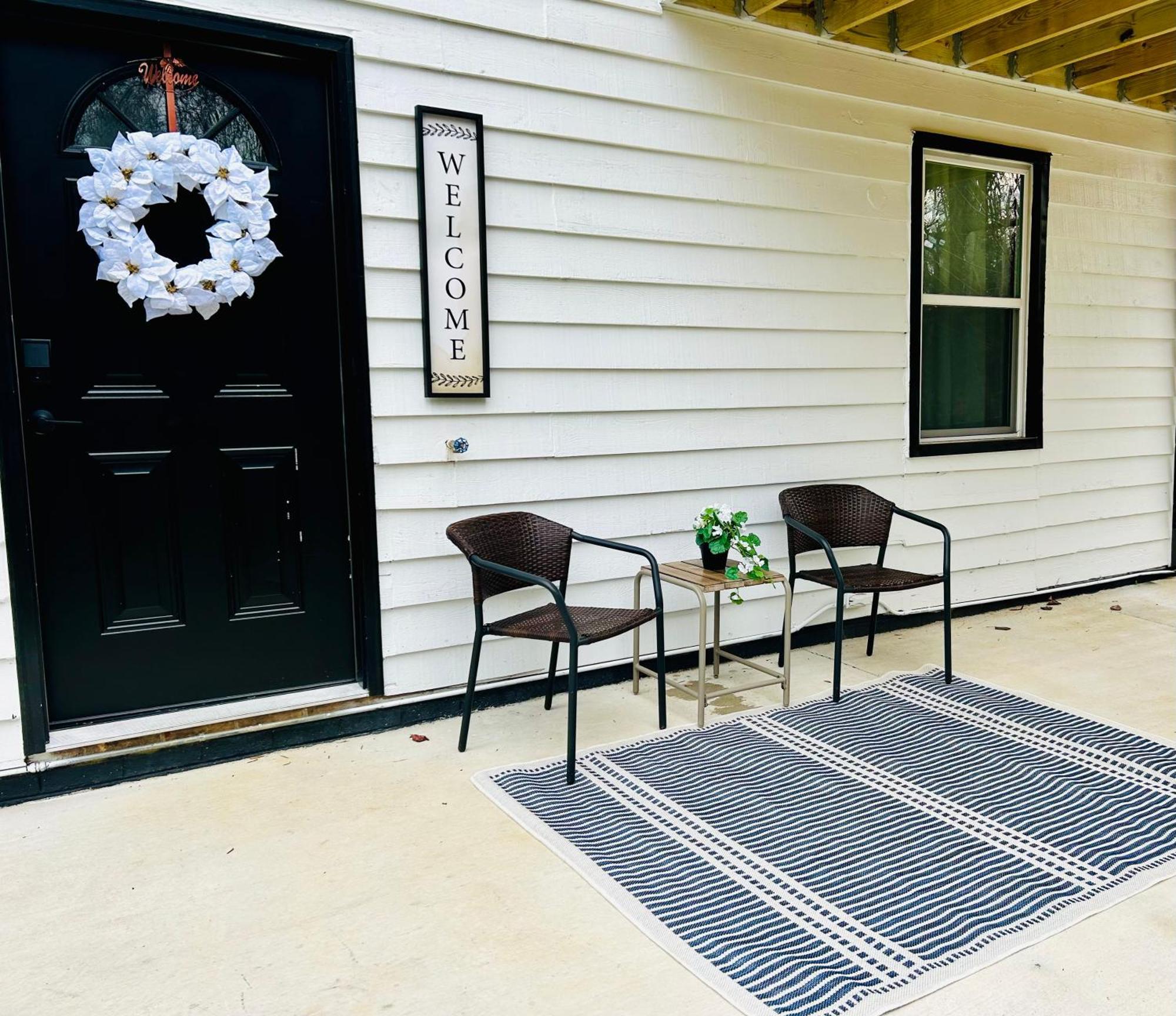 Comfy Lower Lvl Apt With Jetted Tub Near Uptown And Unc 샬럿 외부 사진