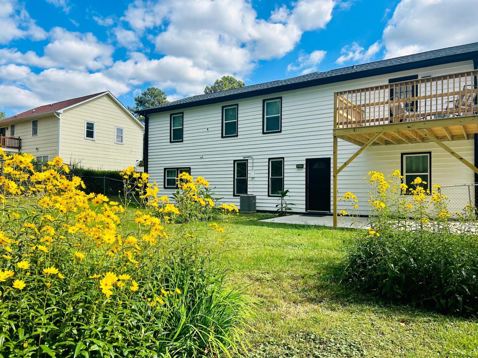 Comfy Lower Lvl Apt With Jetted Tub Near Uptown And Unc 샬럿 외부 사진