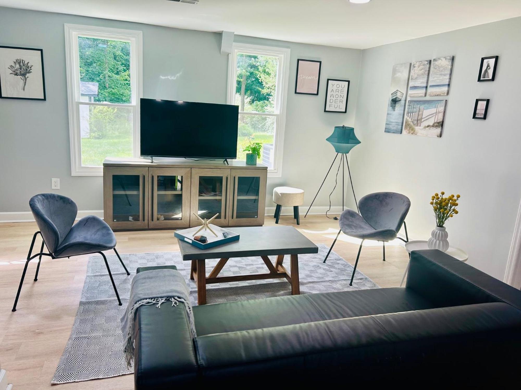 Comfy Lower Lvl Apt With Jetted Tub Near Uptown And Unc 샬럿 외부 사진
